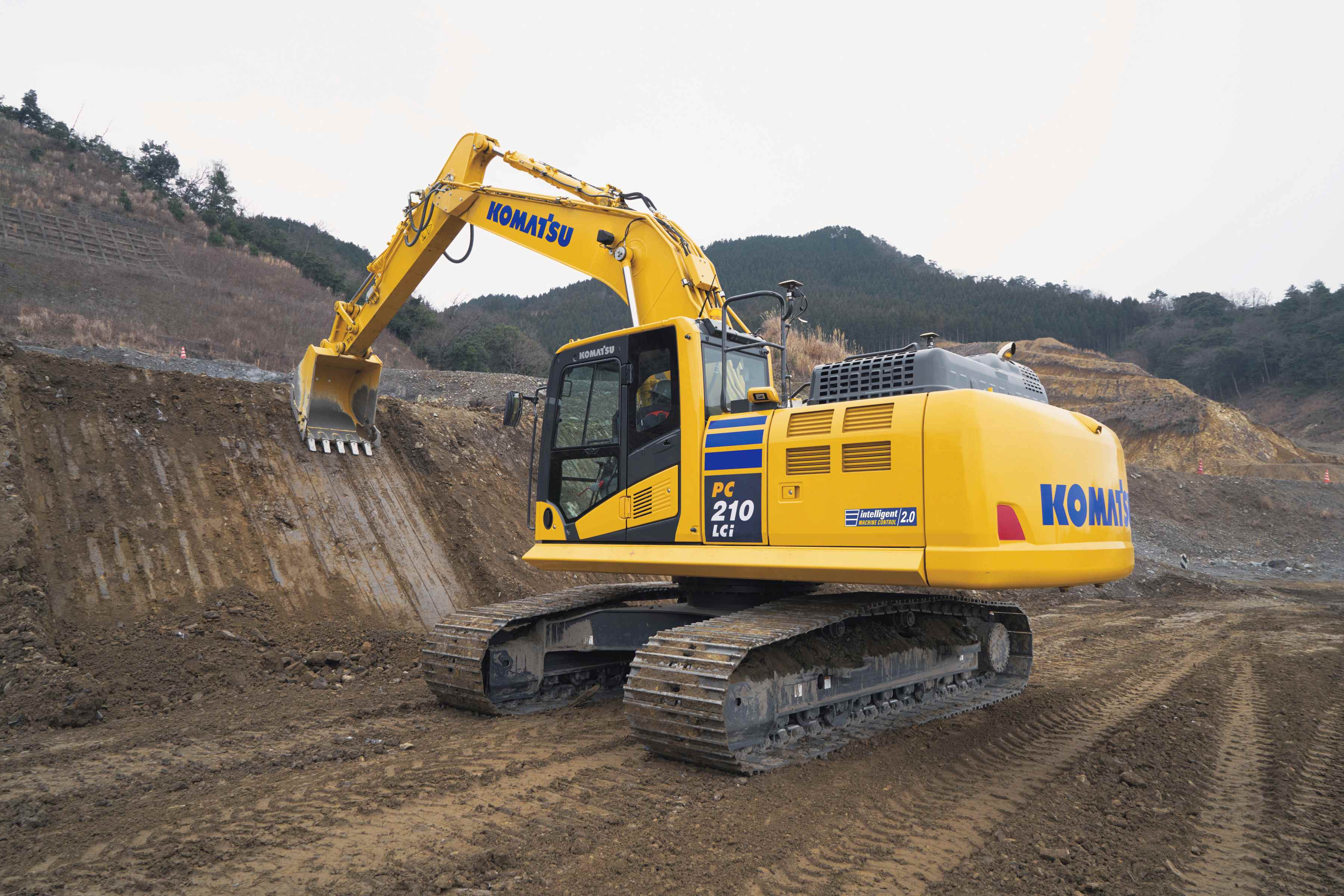 Komatsu PC210LCi-11 